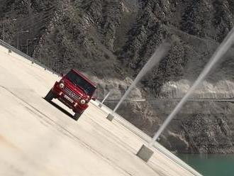 VIDEO Mercedes-Benz Triedy G je silnejší ako gravitácia: Dôkazom má byť video