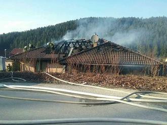 Foto: Rodinný dom v Žiline zachvátil požiar, oheň napáchal státisícové škody