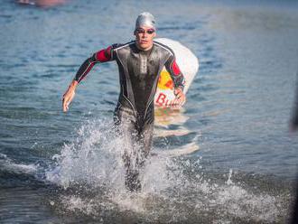 Triatlonista Varga vyhral plaveckú časť v New Plymouthe, Gajdošová obsadila 21. miesto