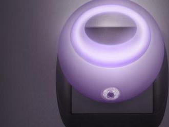 Nočné svetlo so senzorom - fialové, praktický doplnok aj do vášho bytu.