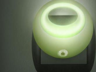 Nočné svetlo so senzorom - zelené, praktický doplnok aj do vášho bytu.
