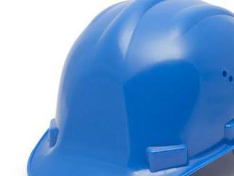 Ochranná prilba modrá - chráni hlavu užívateľa pred úrazmi hlavy spôsobenými padajúcimi predmetmi.