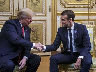 Trump kondoloval Macronovi k požiaru parížskej katedrály