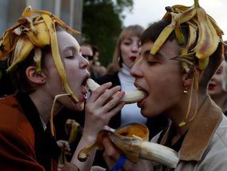 Demonstrace s banány zabrala. Polské muzeum dočasně vrátilo cenzurované dílo