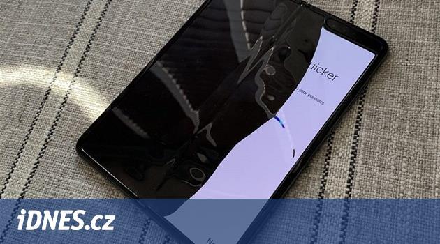 Samsung odkládá prodej revolučního mobilu na neurčito