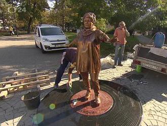 Ostrava: Kontroverzní socha Špinarové má zmizet. Radní ji chtějí prodat