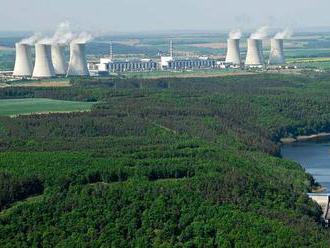Jaderná elektrárna Dukovany jede naplno, jarní počasí jí svědčí