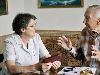 Důchody se zvýší o 900 korun. Návrh podpořila Sněmovna