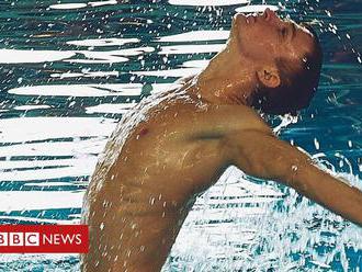 Male synchronised swimmer fighting for gender equality