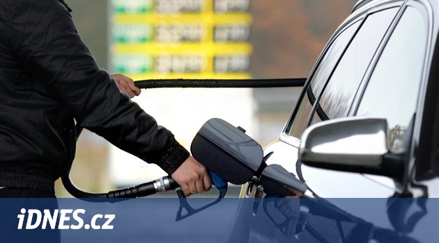 Benzin za týden výrazně zdražil, stojí přes 32 korun