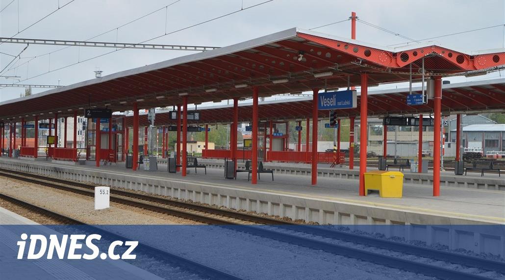 Na trati z Českých Budějovic do Prahy by mohly vlaky jezdit dvoustovkou
