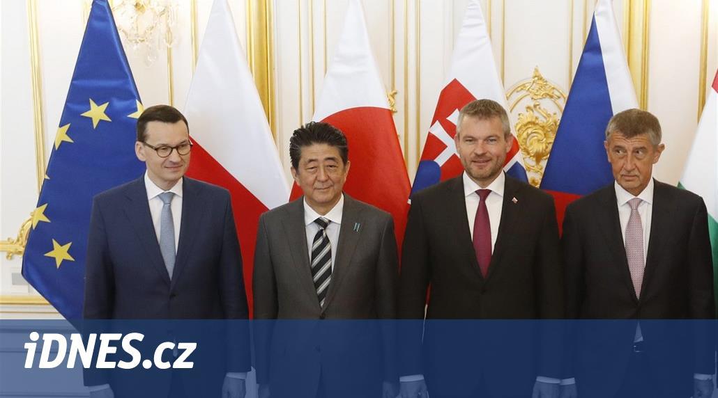 Japonsko je druhý největší investor v ČR, řekl Babiš po schůzce V4 s Abem