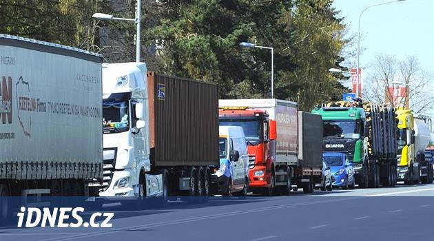 Ministerstvo vnitra chce zakázat kamiony na silnicích po celou neděli