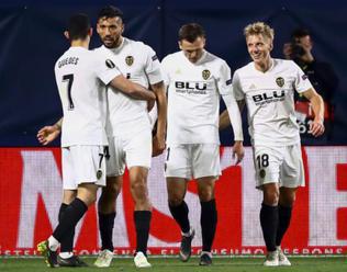 Video: FC Sevilla a Valencia s prehrami 0:1, „žltá ponorka“ remizovala a hrá aj Real Mad