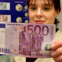 Koniec: Centralne banky eurozony zastavili emisiu 500-ky