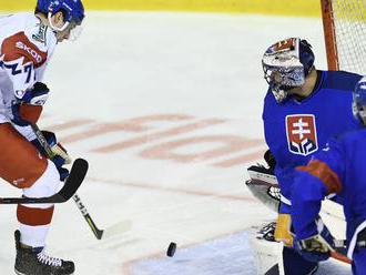 Namiesto vyrovnania prišiel úder. Slováci s posilami z NHL podľahli Čechom