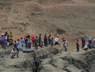 V nefritovej bani v Mjanmarsku zasypalo vyše 50 ľudí