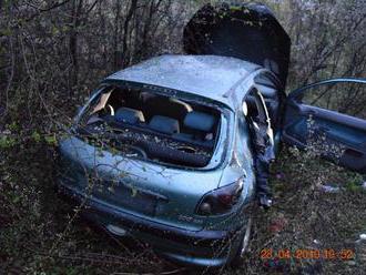Hrozivá nehoda v okrese Ružomberok: FOTO Vodička nezvládla ostrú zákrutu, nemala ani vodičák