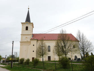 Aj Slovensko má svoju Pisu: Veža kostola v Ivanke pri Nitre sa nakláňa o 31 centimetrov