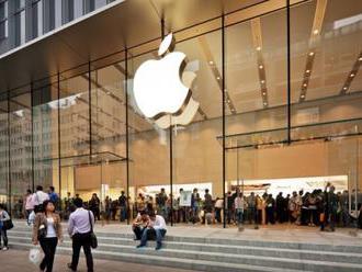 Tínedžer žaluje Apple o jednu miliardu dolárov
