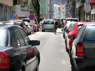 Vieme, koľko bude stáť parkovanie v Bratislave. Vallo prezradil detaily