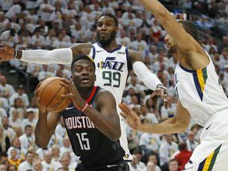 Video: Bucks suverénne do druhého kola play-off NBA, Utah znížil stav série s Houstonom