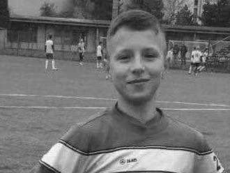 Štrnásťročný Denis skolaboval počas futbalového zápasu a po prevoze do nemocnice zomrel