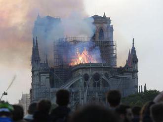 YouTube omylom spojil požiar v Notre Dame s útokom na dvojičky