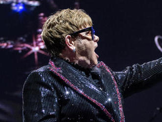 FOTOGALERIE: Elton John nadchl pražskou O2 arenu