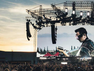 NAžIVO: Muse si do Prahy přivezli exoskelety, roboty a velkou show