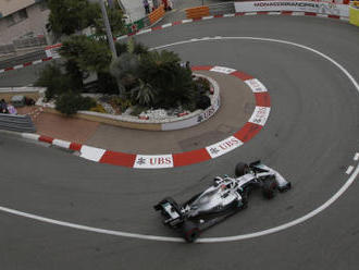 První trénink F1 v Monaku těsně vyhrál Hamilton