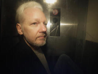 USA rozšířily obvinění vůči zakladateli WikiLeaks Assangeovi