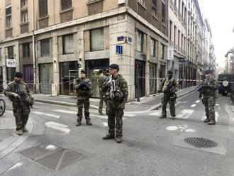 V centru Lyonu vybuchla bomba, lehce zranila osm lidí