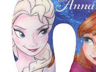 Krčný vankúš Frozen značky Disney je pre všetky dievčatá, ktoré rady cestujú.