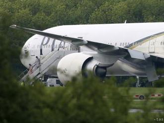 Lietadlo zišlo z pristávacej dráhy, hlásia 11 zranených