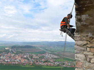 Hradné bralo na Spišskom hrade spevňujú horolezci
