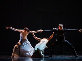 Recenze: Zuskova baletní Kytice je jako cesta člověka od zrození k zániku