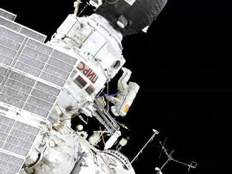 Ruští kosmonauti našli při výstupu z ISS ručník. Byl tam deset let, prozkoumají ho vědci