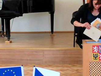 První Češka dorazila k volbám už ve čtvrtek. Svůj hlas odevzdala ve Skotsku
