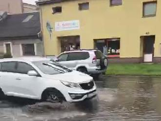Olomouc: Silný déšť komplikuje dopravu v Olomouci.  