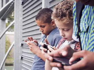 Až 50 tisíc českých dětí má závislost na internetu. Nepřetržitě online je každý jedenáctý školák