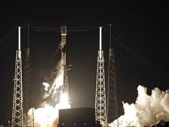 Muskova raketa Falcon 9 odstartovala. Nese družice pro vysokorychlostní internet