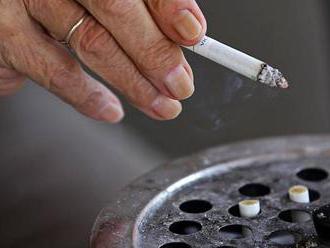 Lidé si za kouření a alkohol připlatí. Vláda schválila zdanění tabáku a lihu