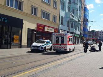 Na Obchodnej ulici v Bratislave sa strieľalo, postrelili muža i 14-ročné dievča