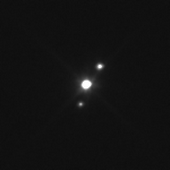 Trpasličí planeta Haumea má dva měsíce a navíc prstenec