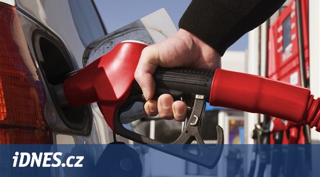 Ceny benzinu letí vzhůru, zdražuje i nafta. Pokles je v nedohlednu