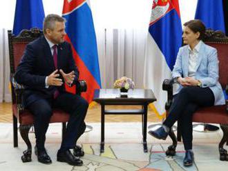 Premiér Pellegrini urovnal so Srbskom starý dlh, peniaze pôjdu na podporu Slovákov v zahraničí