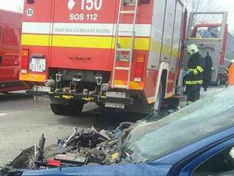 Nehoda na diaľnici pri Poprade si vyžiadala jednu obeť, na mieste zasahovali aj hasiči