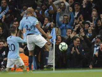Video: Manchester City porazil Leicester, lídra Premier League vykúpil Kompany