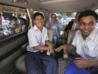 Novinári z Reuters sa dostali na slobodu, mjanmarský prezident podpísal amnestiu pre tisíce väzňov